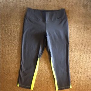 Nike training tights crop size M